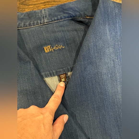 Kut From The Kloth Denim Vest Size M Western Asymmetrical Snap Button Layering - Picture 3 of 6